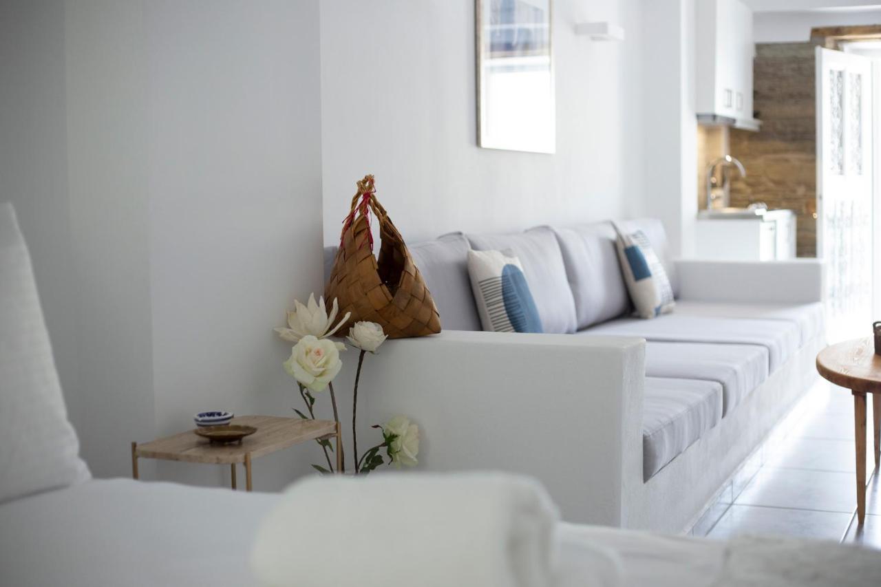 Korina'S Suites Ándros Екстериор снимка