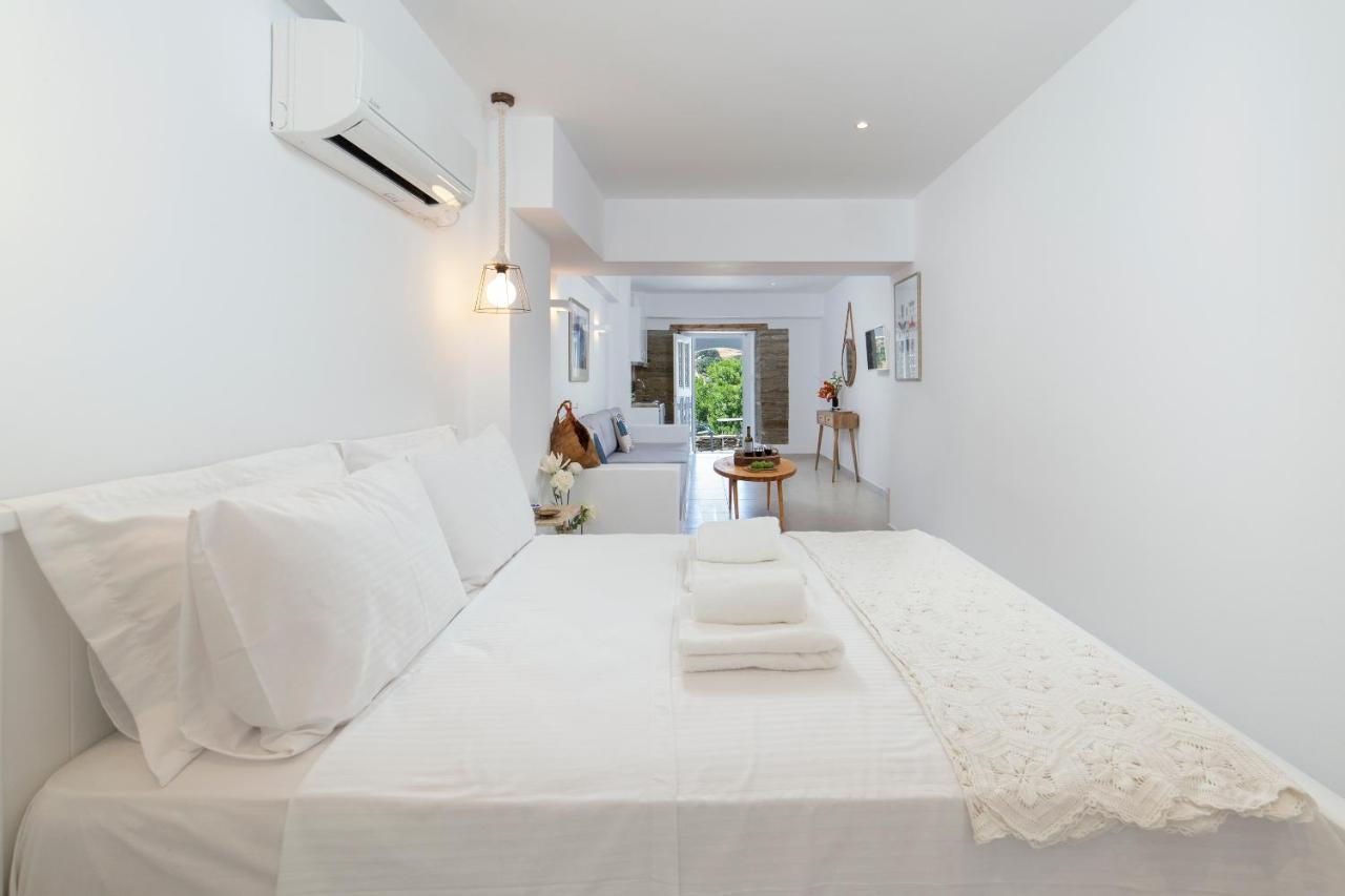Korina'S Suites Ándros Екстериор снимка