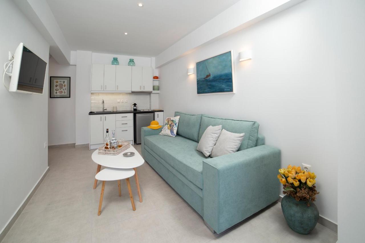 Korina'S Suites Ándros Екстериор снимка