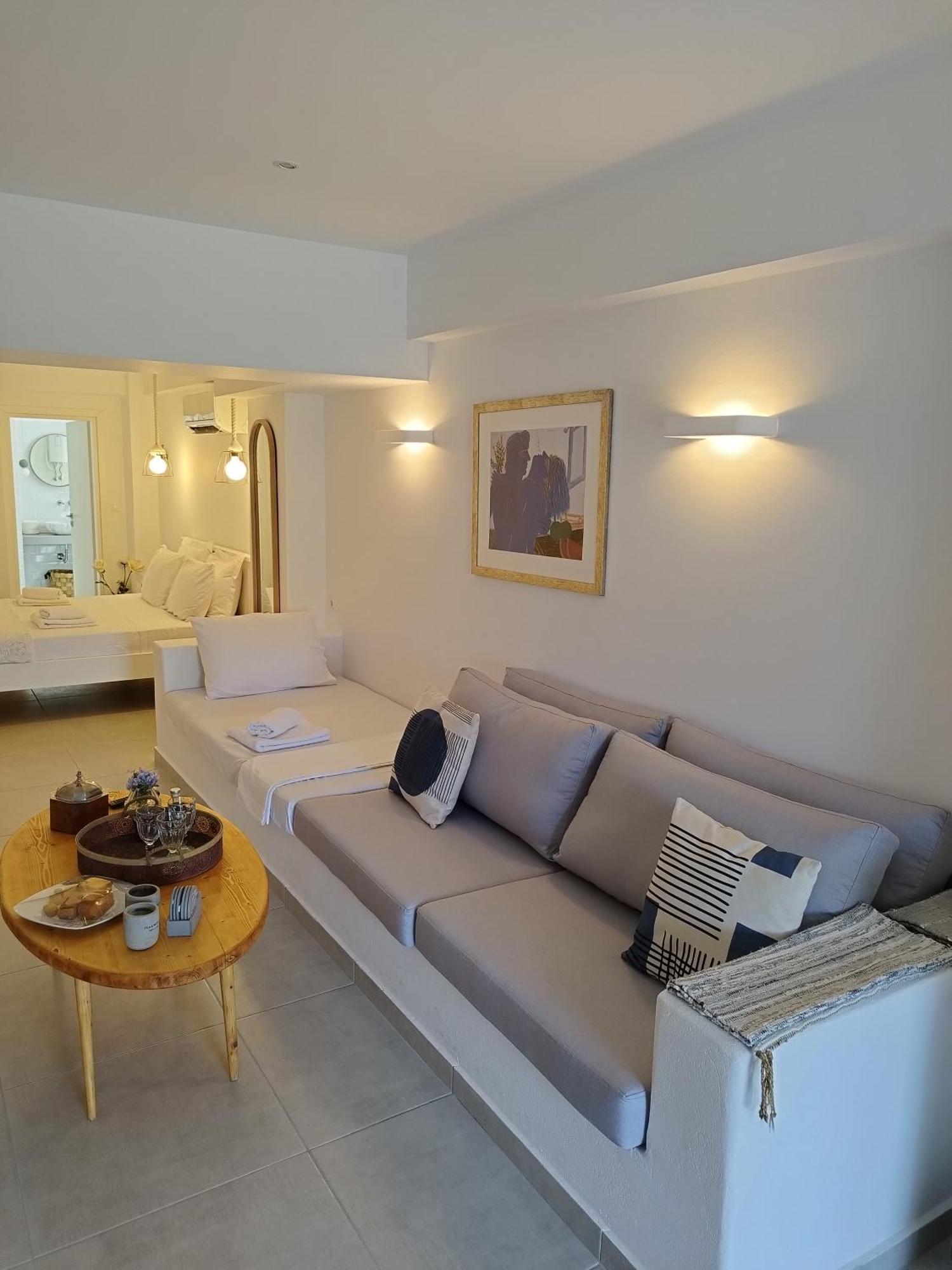 Korina'S Suites Ándros Екстериор снимка