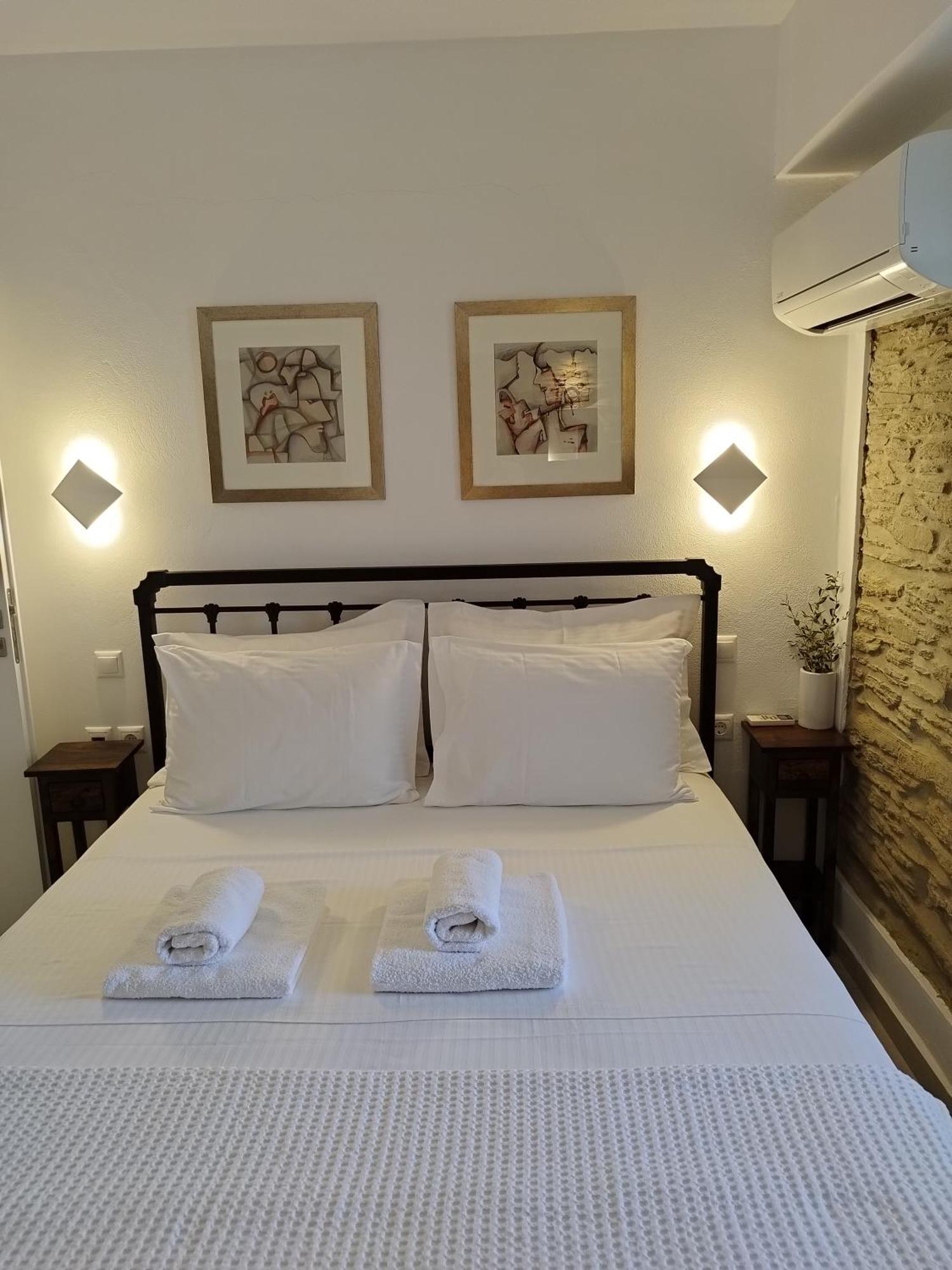 Korina'S Suites Ándros Екстериор снимка