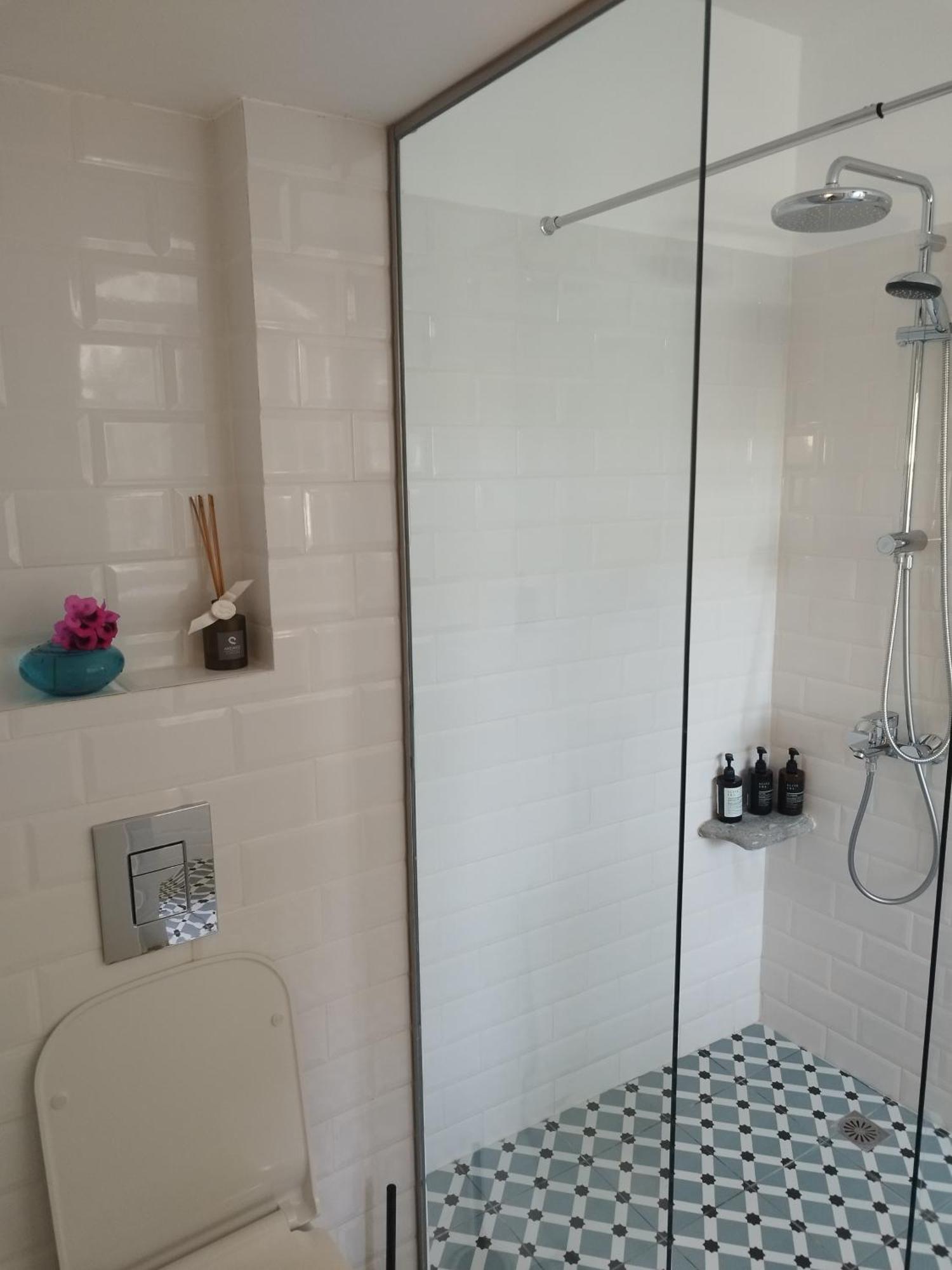 Korina'S Suites Ándros Екстериор снимка